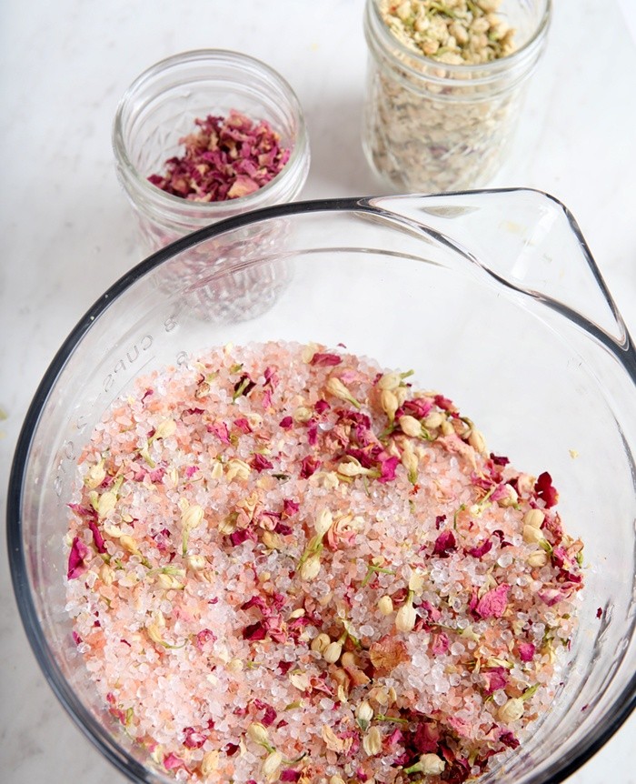 art0144
natural colorants flower bath salts