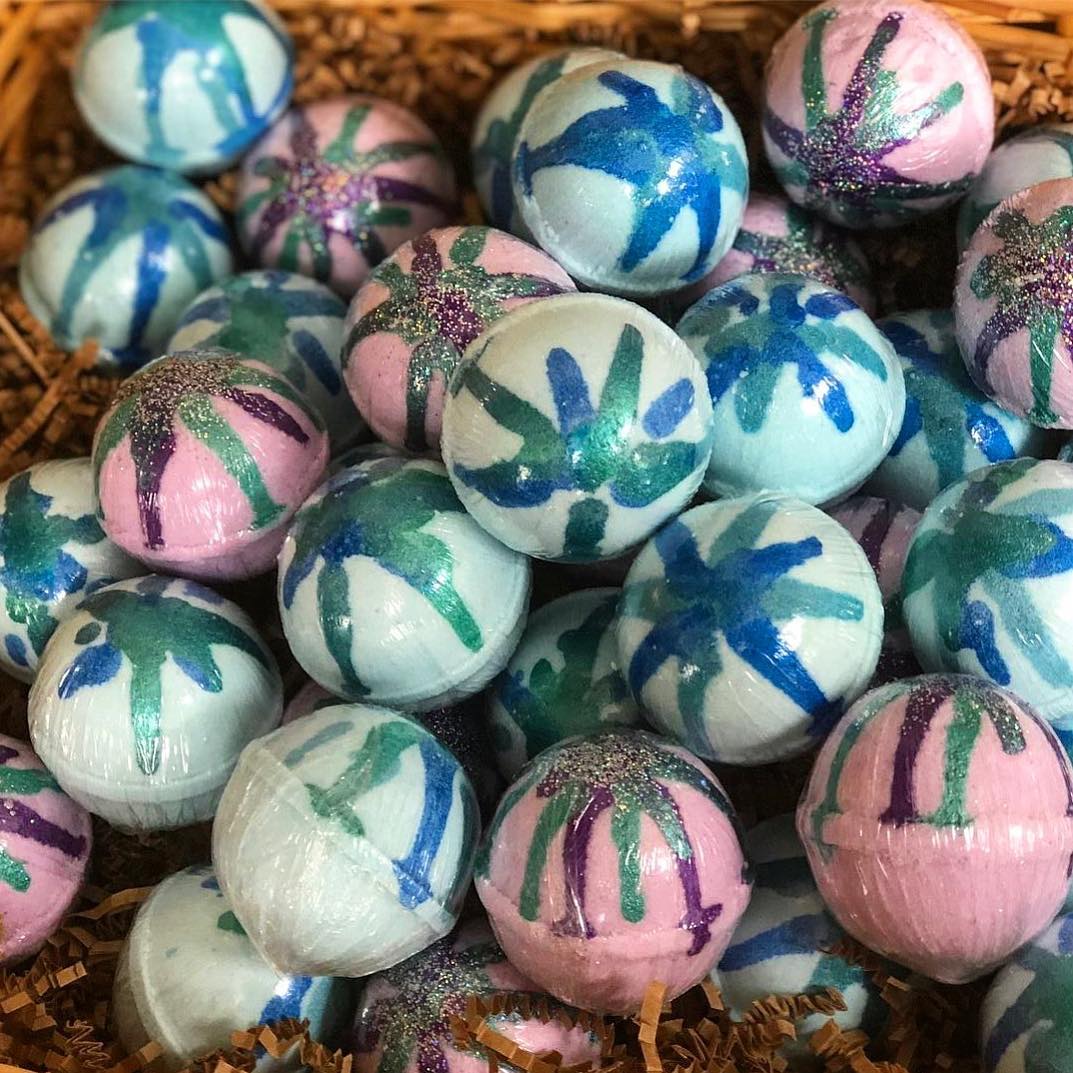 art0146 bombshell creations bath bombs