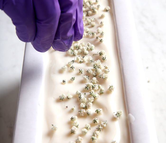 art0119 make soap at home top with
                flowers