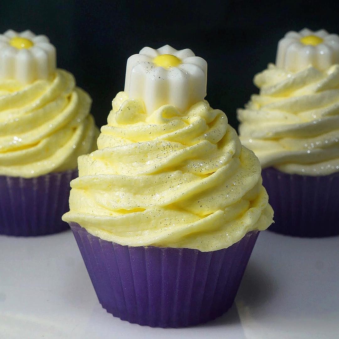 art0146
                bombshell creations cupcakes