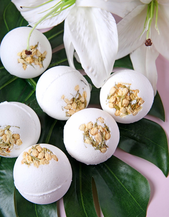 Lily aloe bath bombs Lily aloe
bath bombs