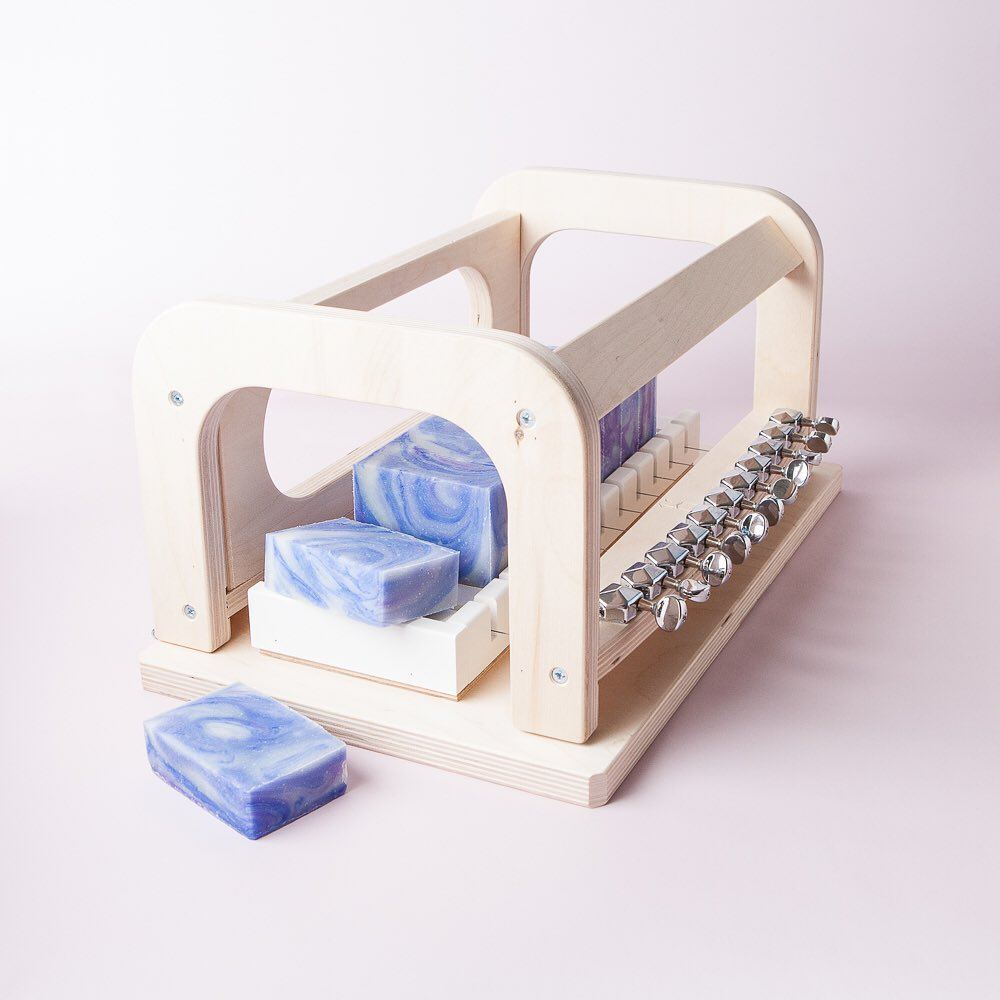 cutting DIY
cold process soap