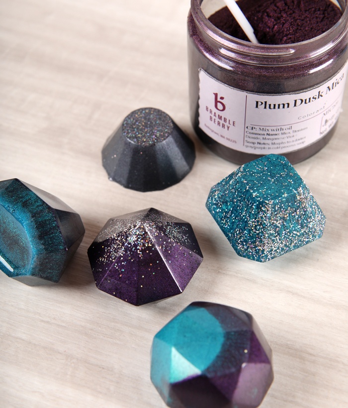 resin casting with bramble berry micas