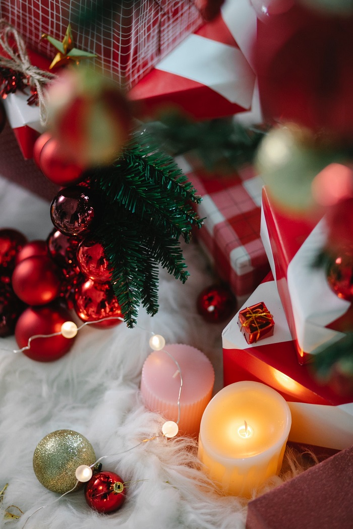 
5 Winter Candle Traditions Around the World

