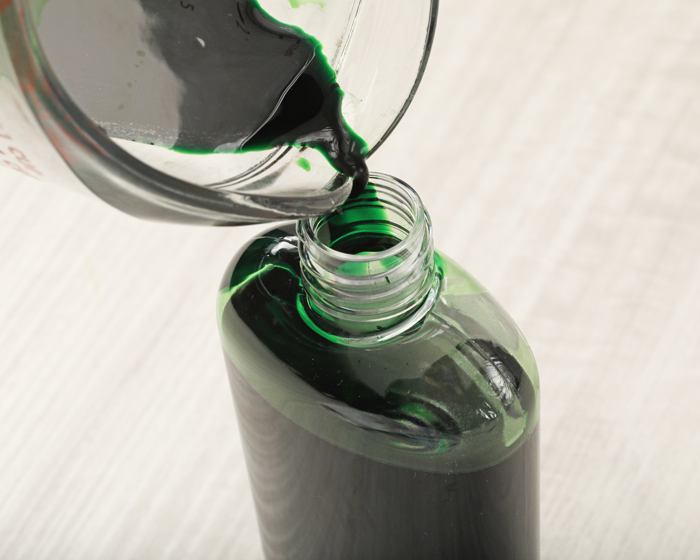 pouring lab color into bottle | bramble
berry