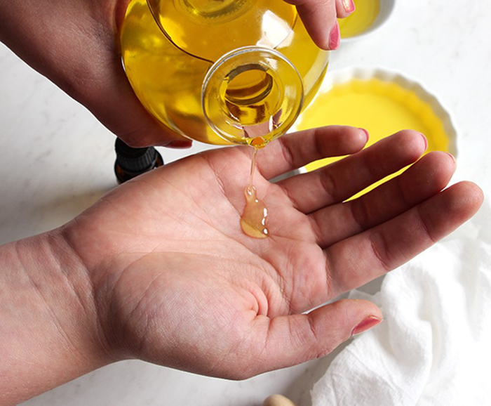 pouring
massage oil | bramble berry