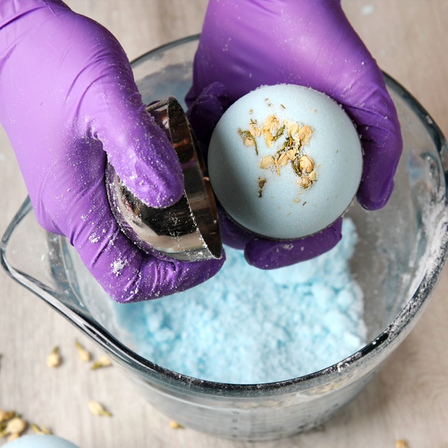 
Bath Bomb Molding Tips

