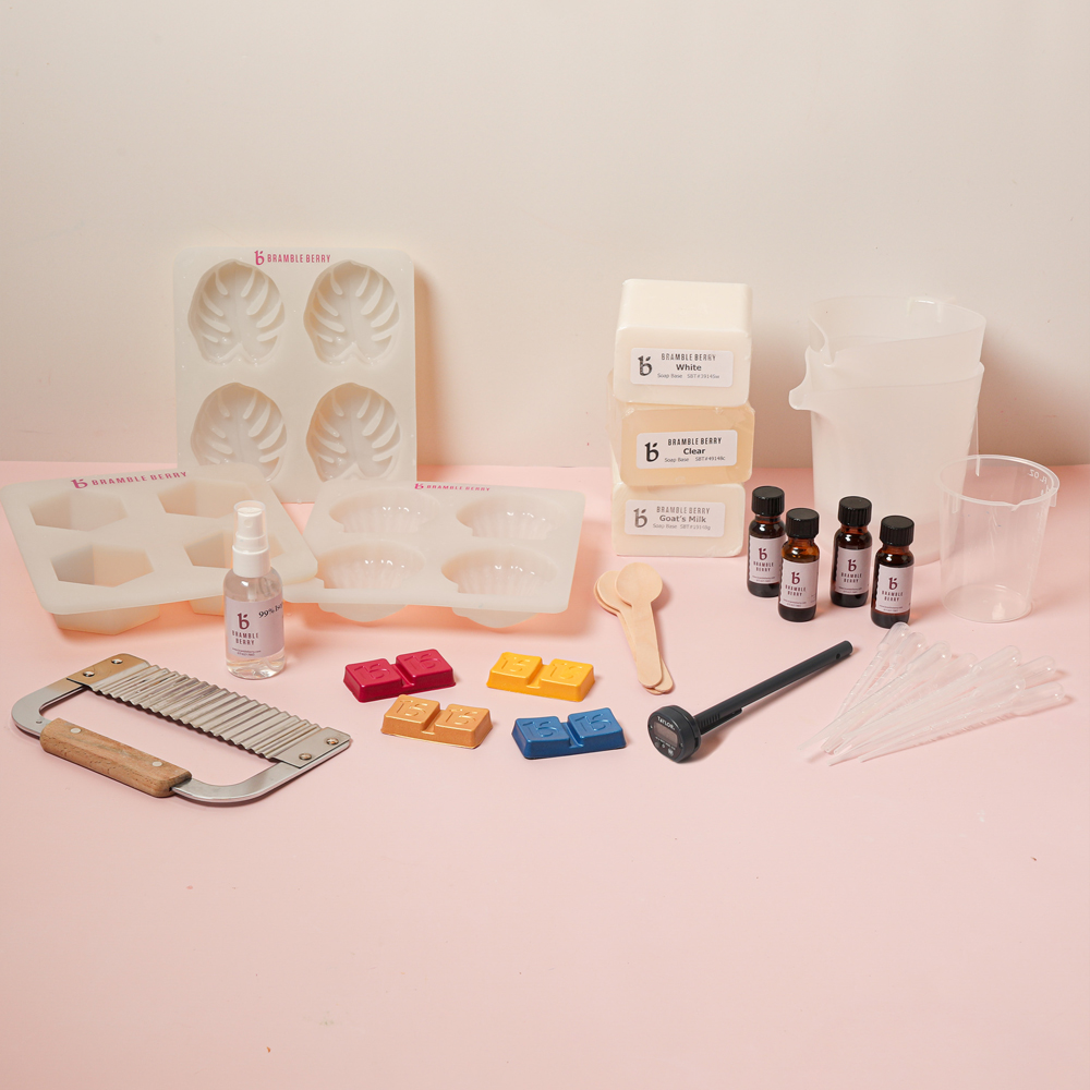 Melt and Pour Beginner Creator Kit image number null